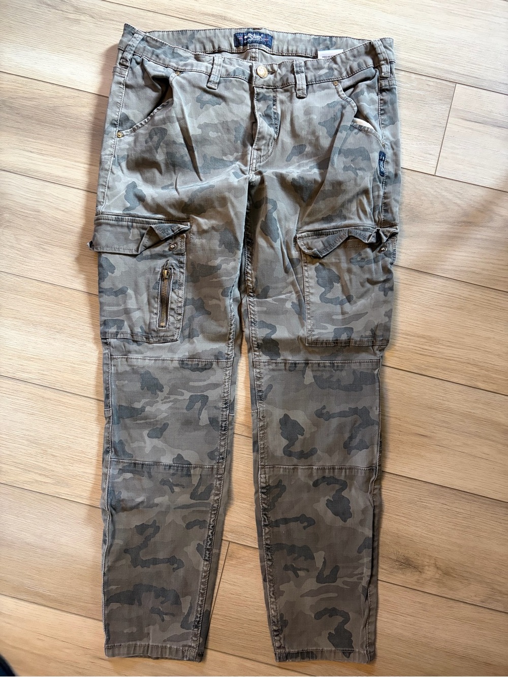 Silver Jeans Women's Camo Cargo Ankle Pants - Olive/Tan